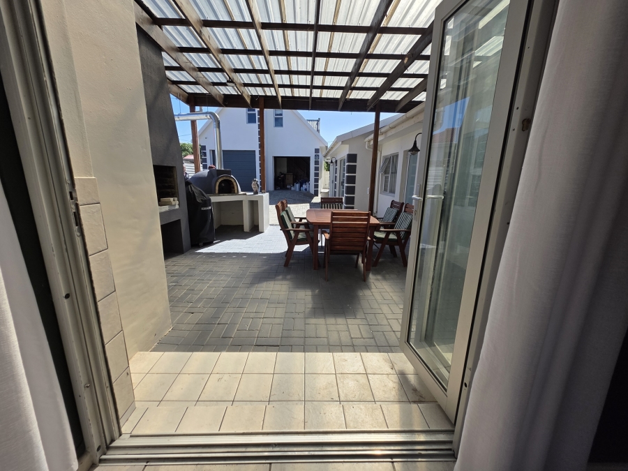 6 Bedroom Property for Sale in Oceanview Heights Western Cape